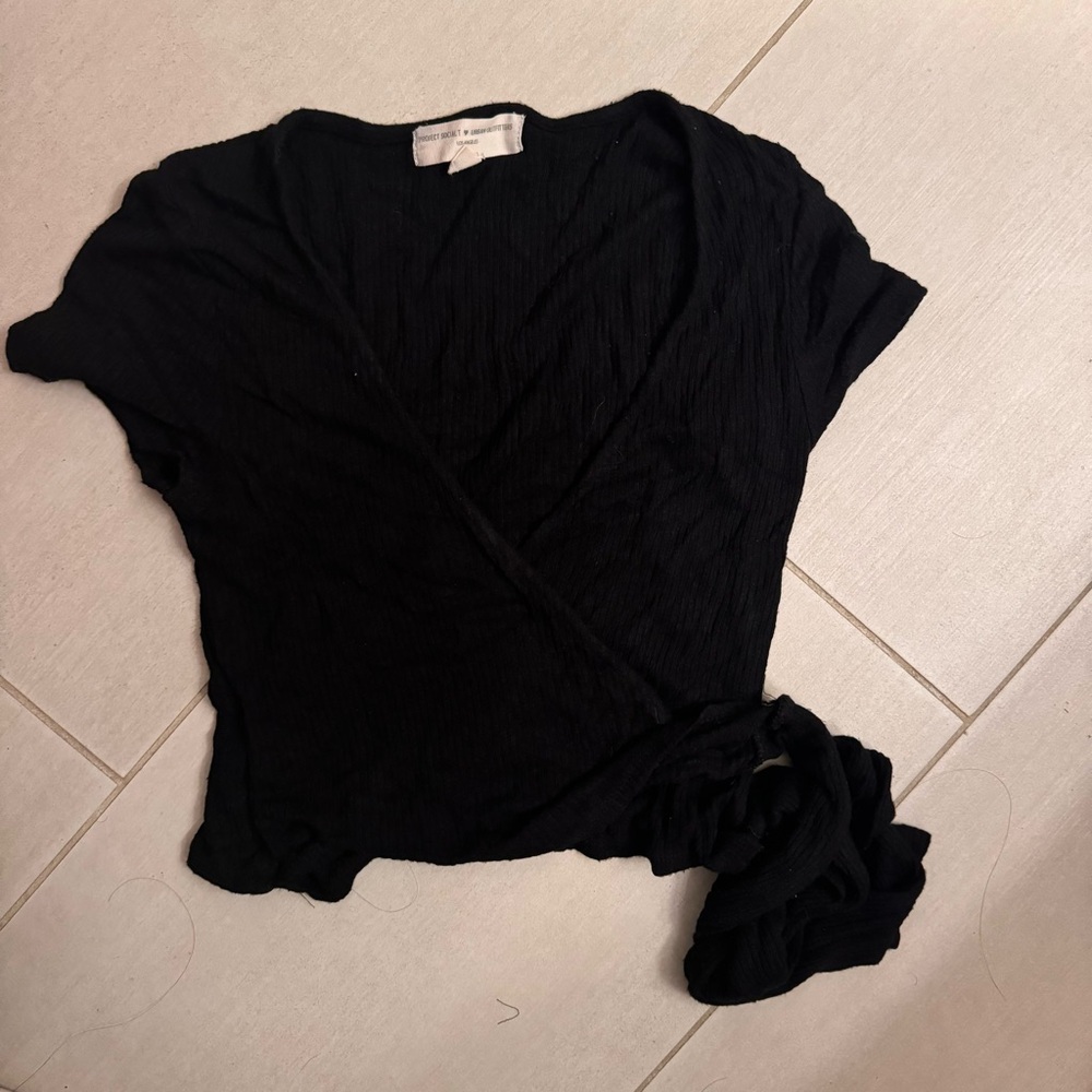 🦄3 for$10🦄 Urban Outfitters Crop, Wrap top